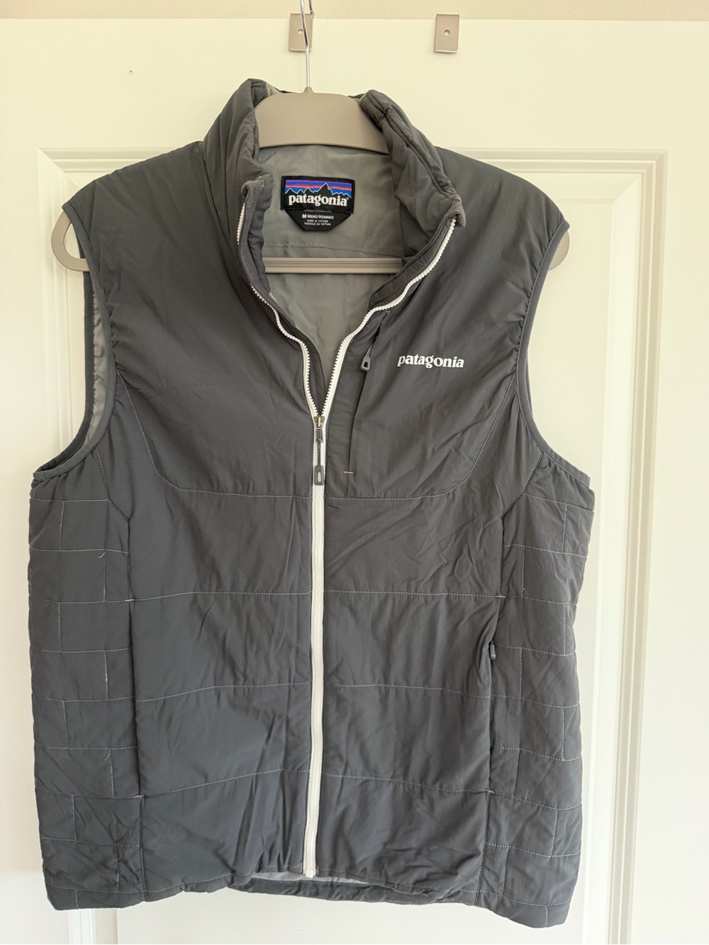 Patagonia Men's Charcoal Gray Quilted Vest with White Zipper